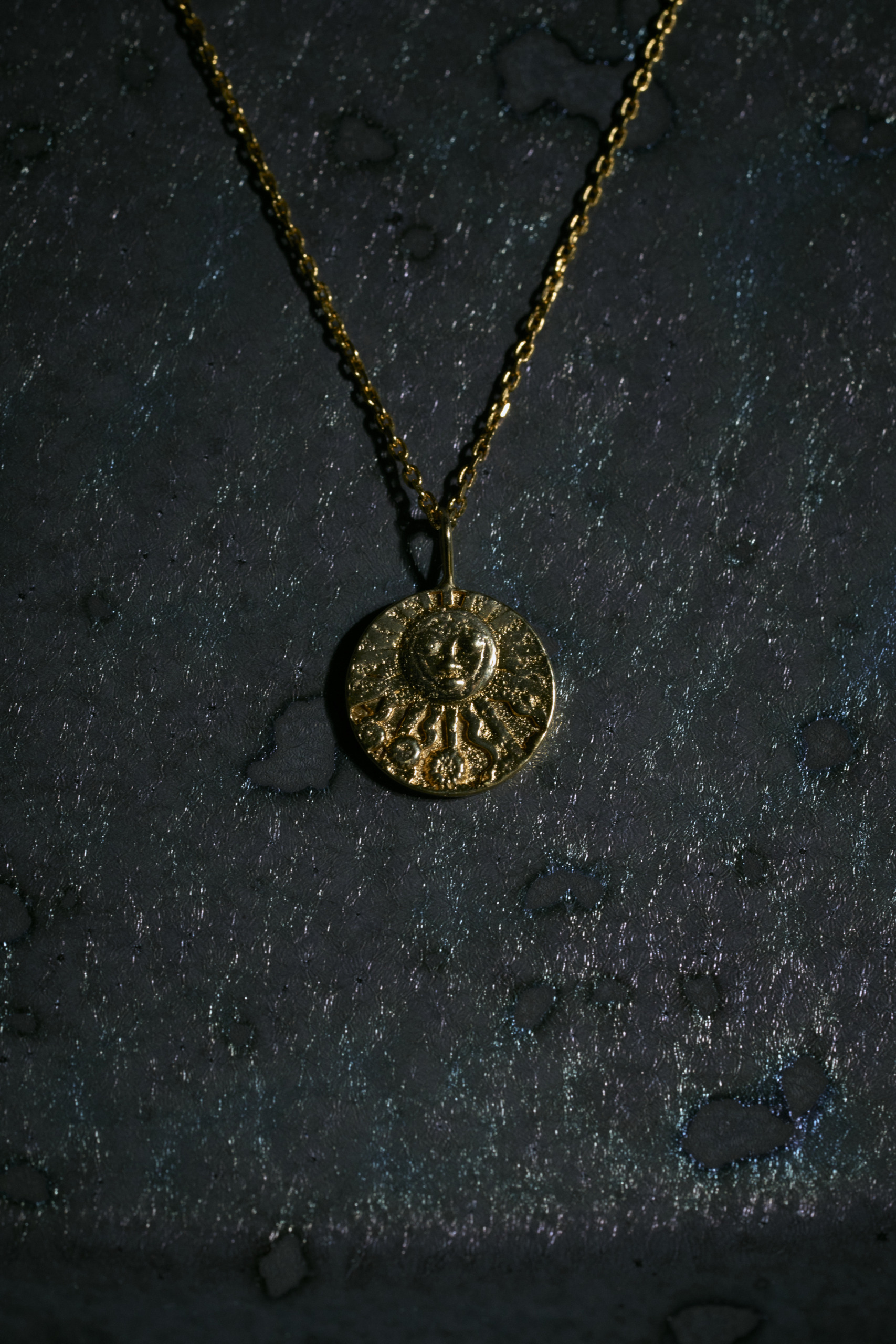 GUIDING NECKLACE THE SUN