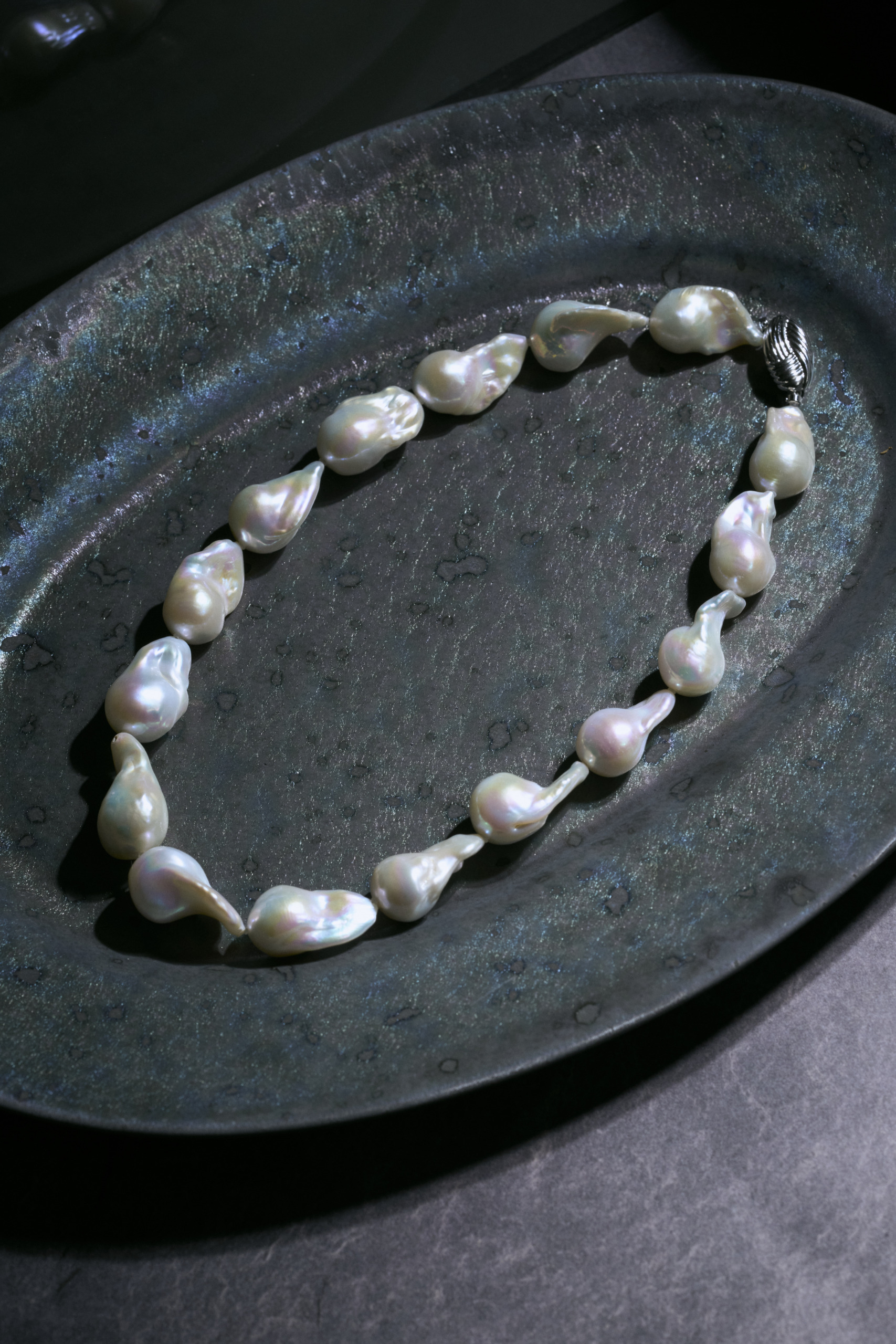 DITAS BAROQUE PEARL NECKLACE