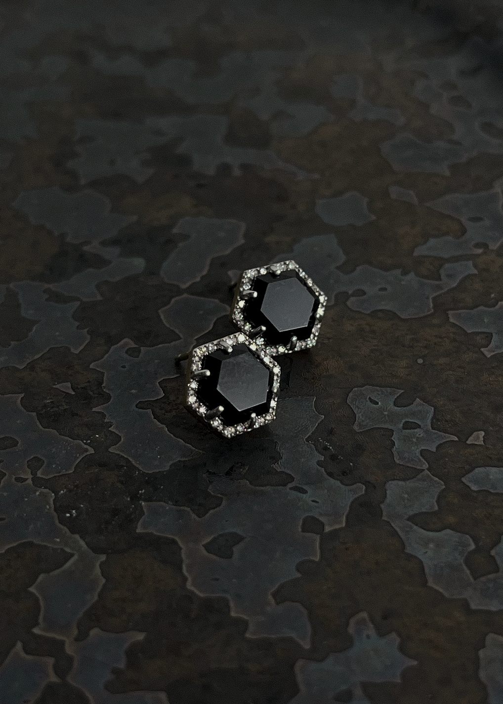 SORA PIERCE -Black Chalcedony-(10K)